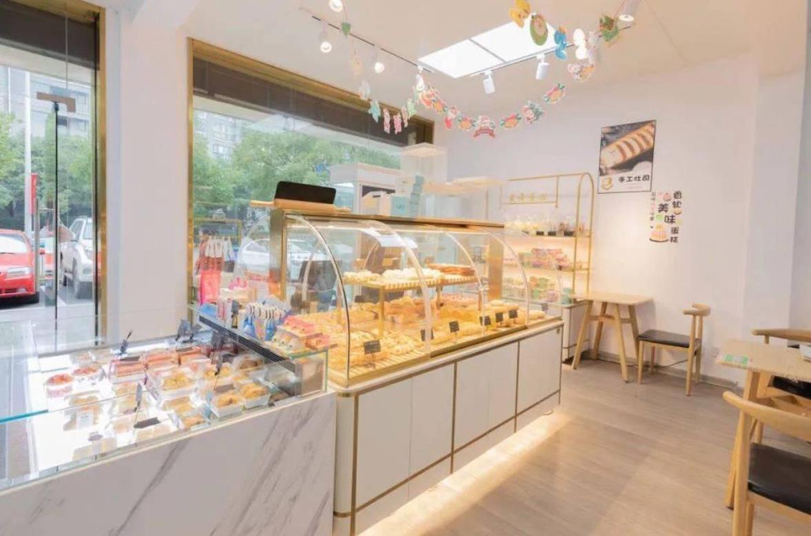 50平米的烘焙店，藏著縣城里最賺錢的生意經